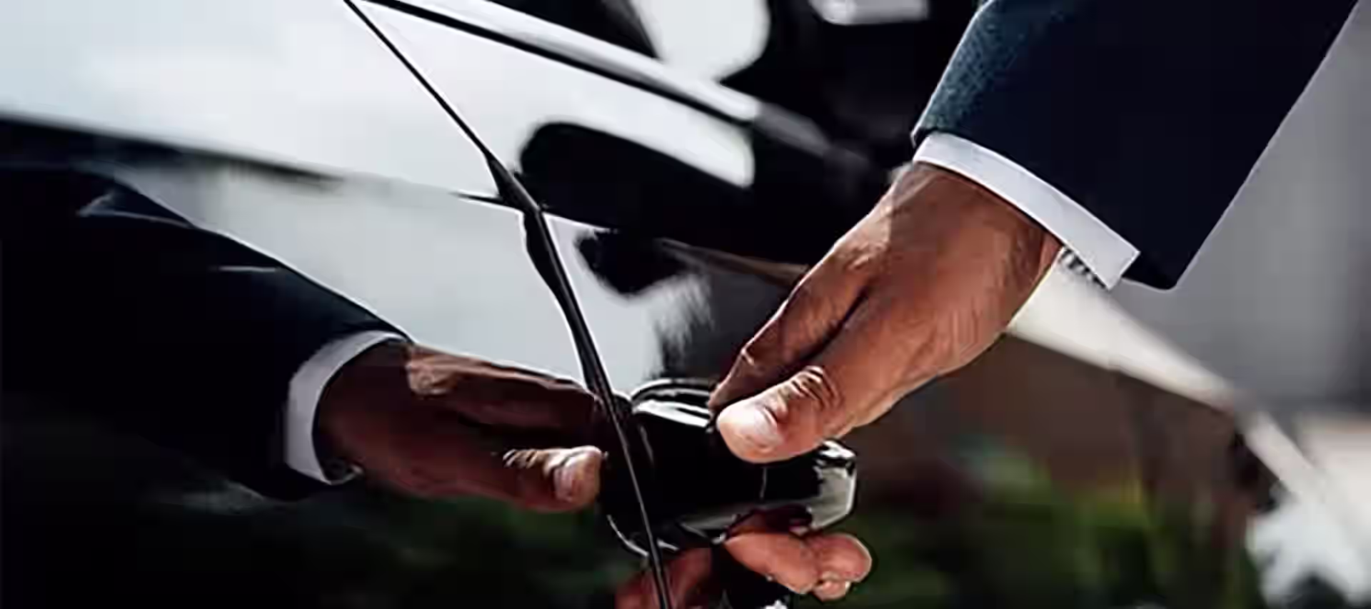 professional chauffeur by book my limo now