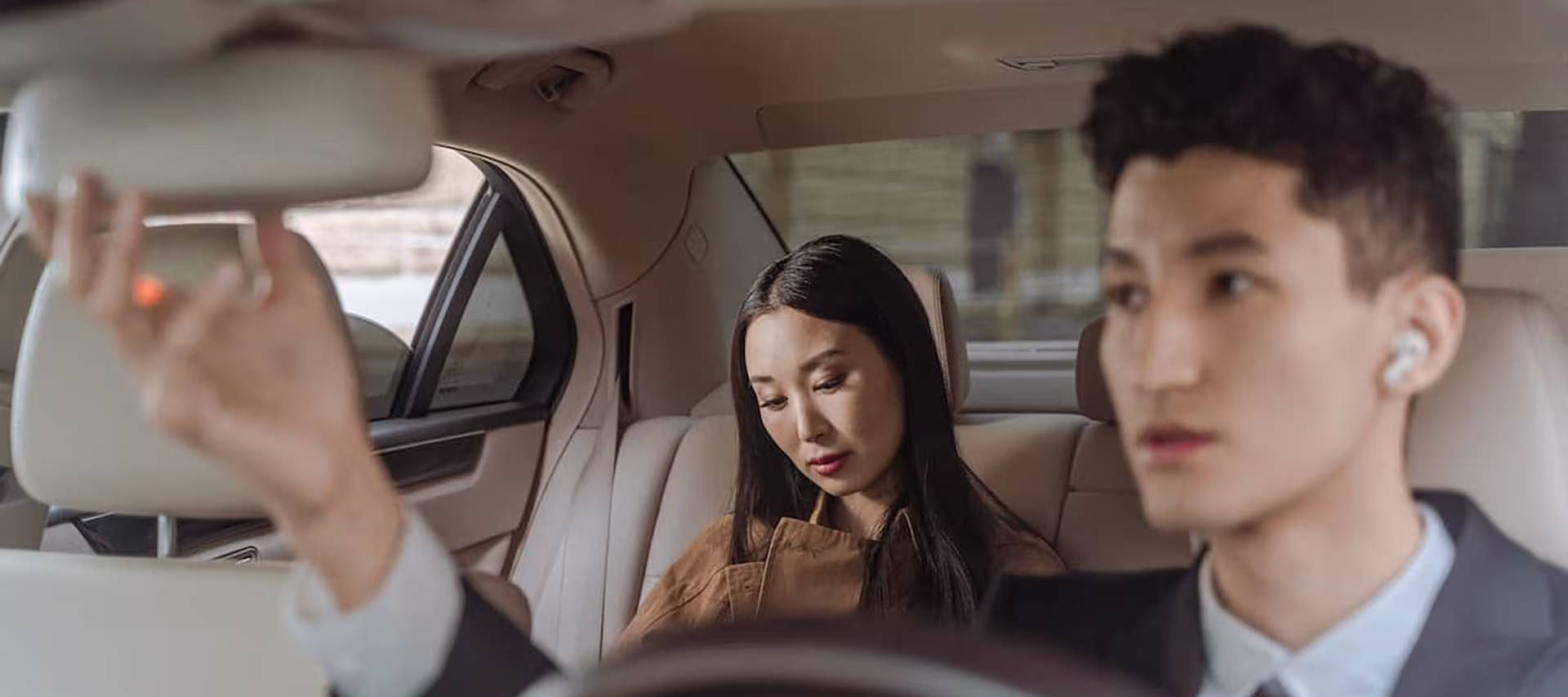 professional chauffeur by book my limo now